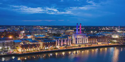 /img/8067-savannah-honeymoon-package-planning.webp