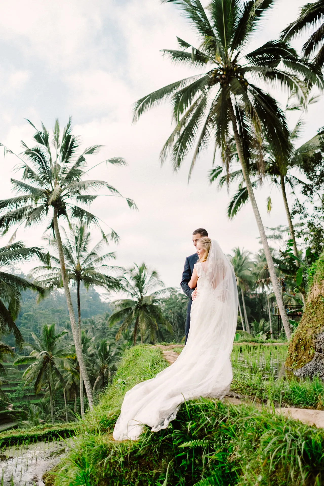 /img/8088-ubud-couple-yoga.webp