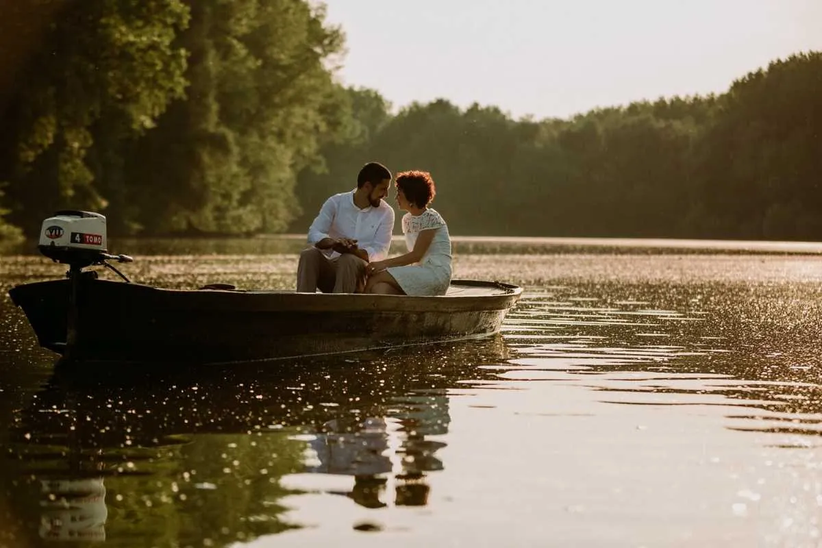 /img/8090-couple-travel.webp