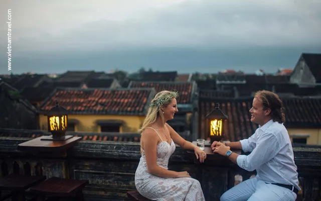 8093 nha trang couple