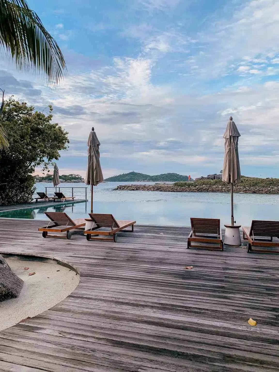 /img/8107-seychelles-honeymoon-packing.webp