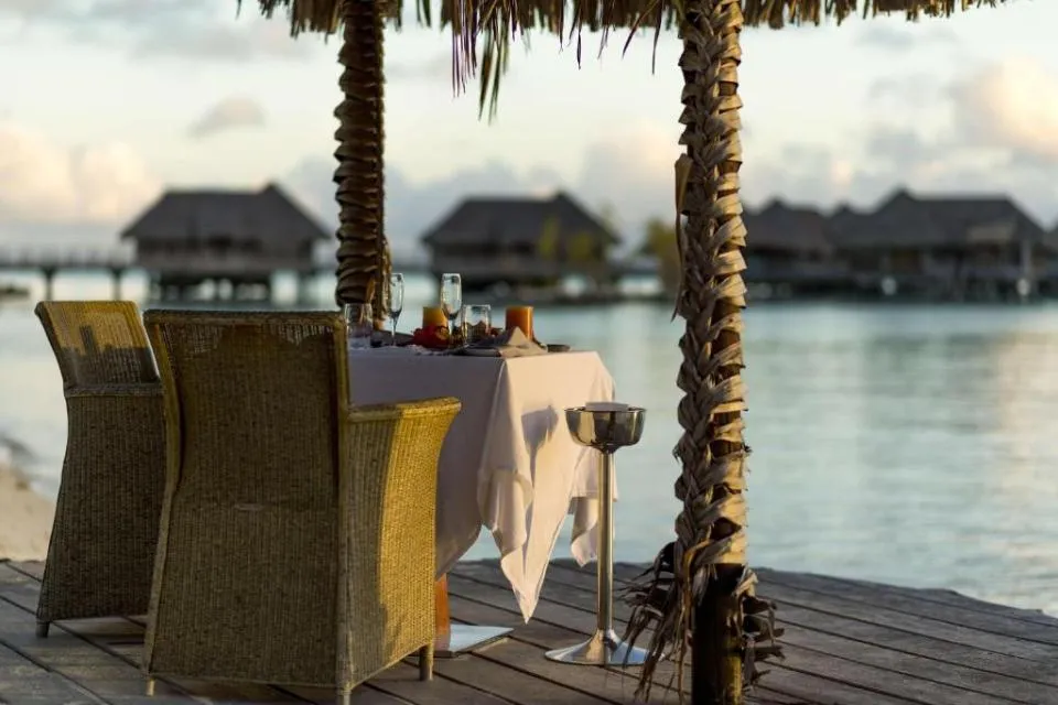 8112 four seasons bora bora