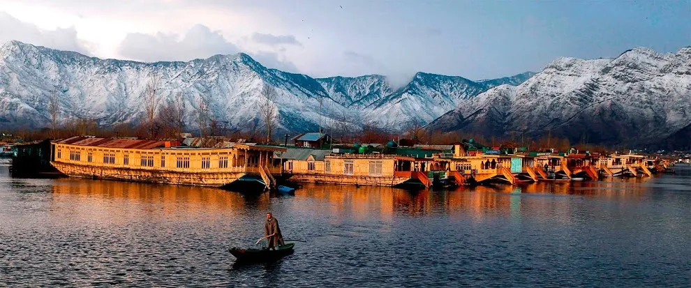 8115 kashmir houseboat stay